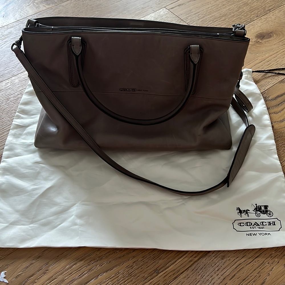 Like new grey coach purse.